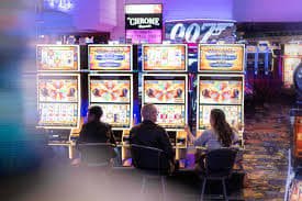 www ibet VIP Cashback Bonus ရနေသော မြန်မာ ကစားသမားများ ဝမ်းသာပျော်ရွှင်နေသည့် မြင်ကွင်း